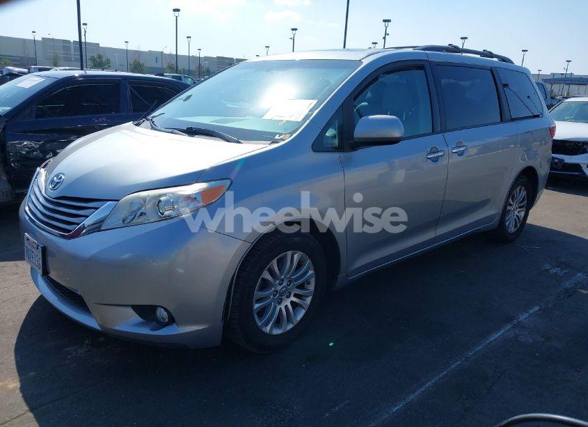 Photo 2 of 2016 Toyota Sienna XLE/LIMITED (VIN 5TDYK3DC3GS718216)