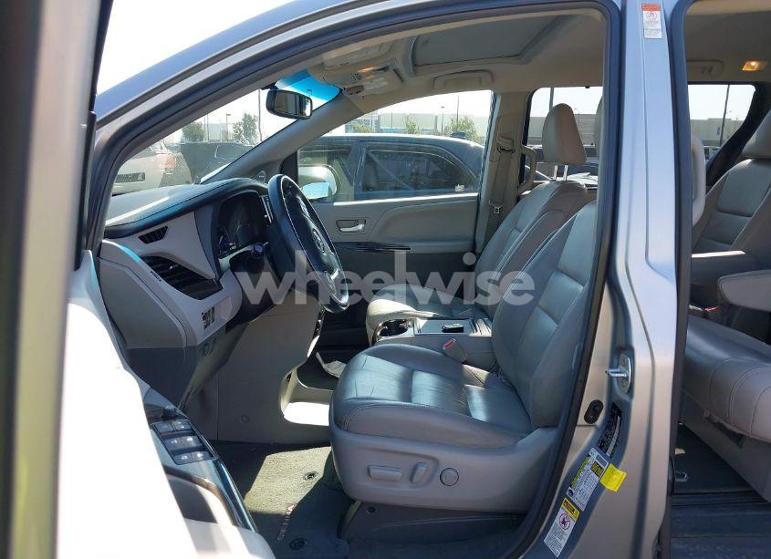 Photo 5 of 2016 Toyota Sienna XLE/LIMITED (VIN 5TDYK3DC3GS718216)