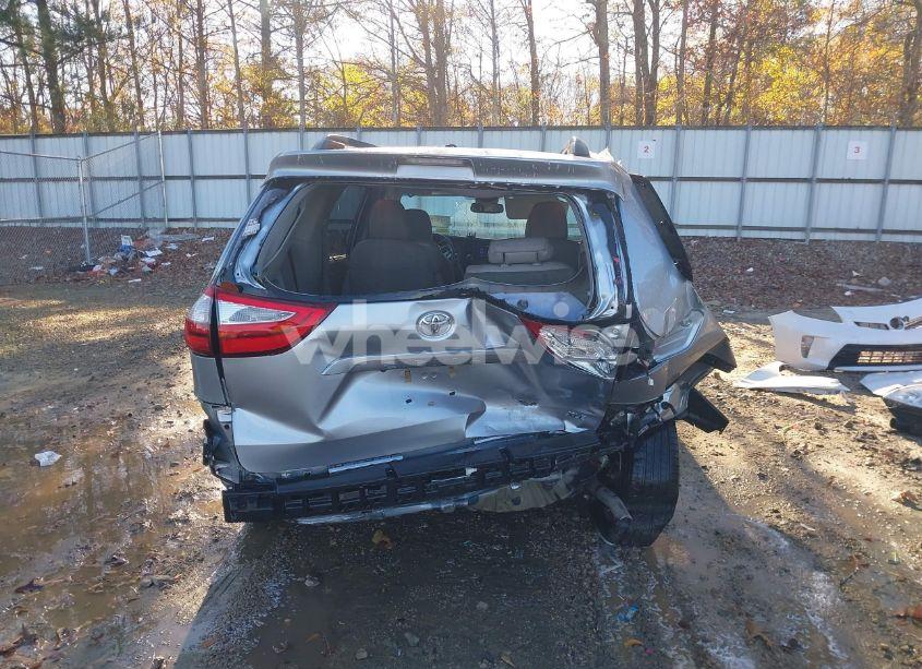 Photo 17 of 2016 Toyota Sienna XLE 8 PASSENGER (VIN 5TDYK3DC3GS744752)