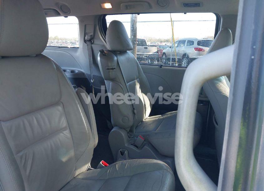 Photo 8 of 2016 Toyota Sienna XLE 8 PASSENGER (VIN 5TDYK3DC3GS744752)