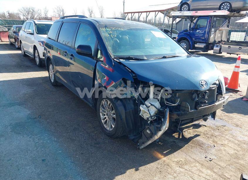 2011 Toyota Sienna XLE V6 (VIN 5TDYK3DC4BS026104) main photo