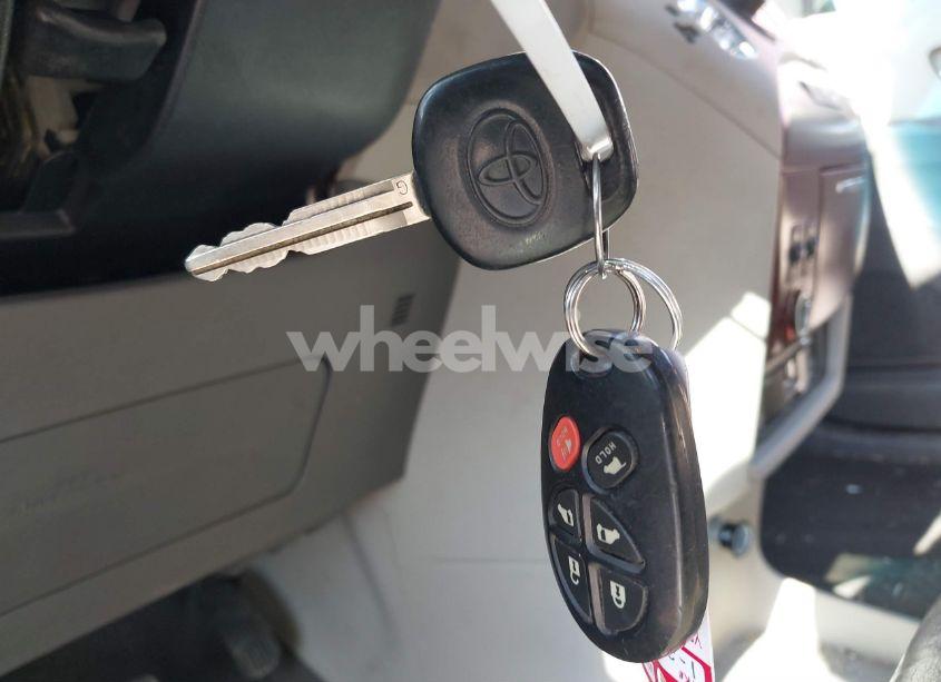 Photo 11 of 2011 Toyota Sienna XLE V6 (VIN 5TDYK3DC4BS026104)