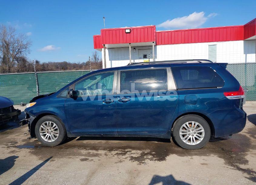 Photo 15 of 2011 Toyota Sienna XLE V6 (VIN 5TDYK3DC4BS026104)
