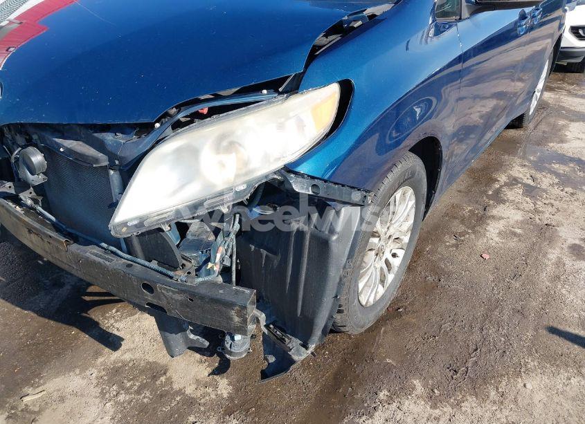 Photo 18 of 2011 Toyota Sienna XLE V6 (VIN 5TDYK3DC4BS026104)