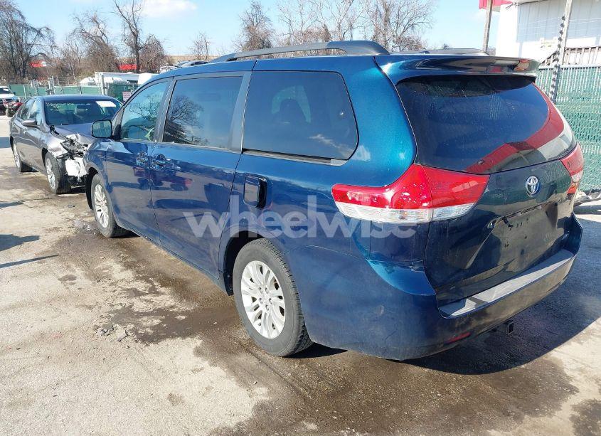Photo 3 of 2011 Toyota Sienna XLE V6 (VIN 5TDYK3DC4BS026104)
