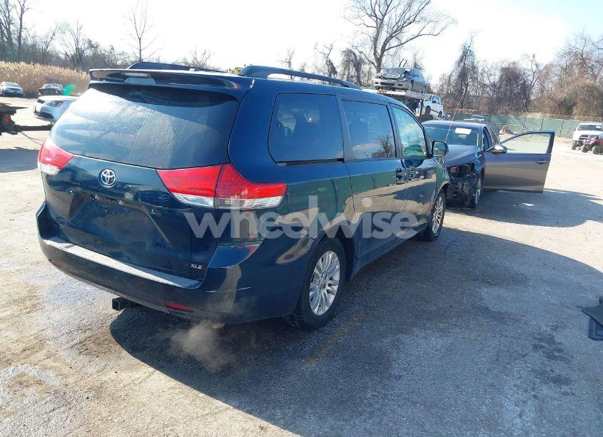 Photo 4 of 2011 Toyota Sienna XLE V6 (VIN 5TDYK3DC4BS026104)