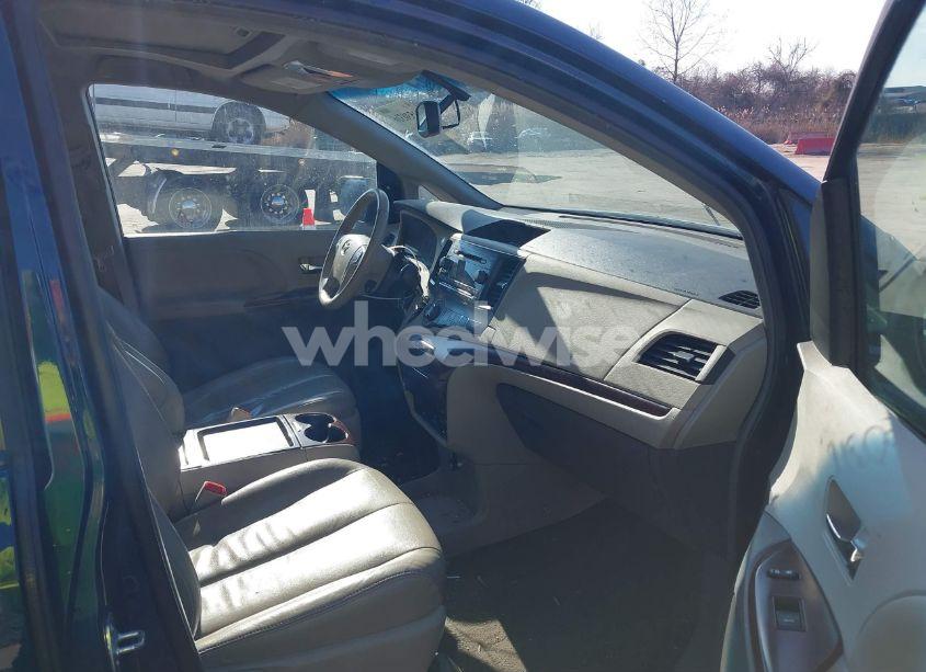 Photo 5 of 2011 Toyota Sienna XLE V6 (VIN 5TDYK3DC4BS026104)