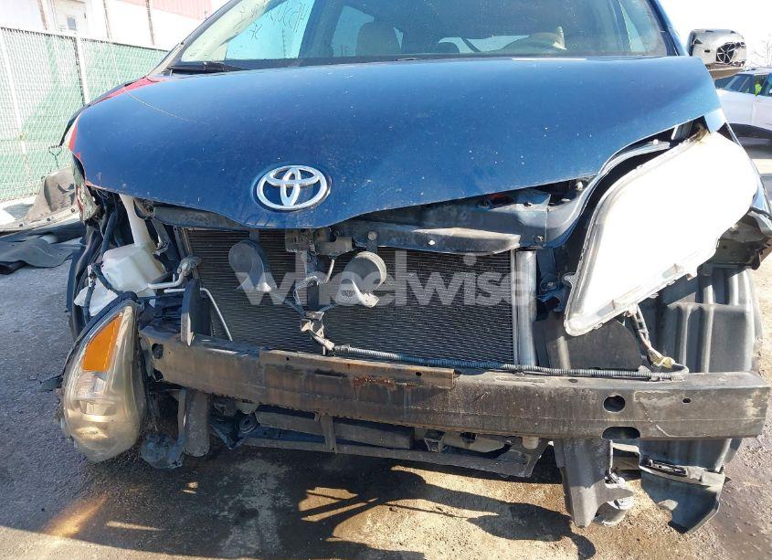 Photo 6 of 2011 Toyota Sienna XLE V6 (VIN 5TDYK3DC4BS026104)