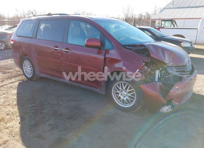 2011 Toyota Sienna XLE V6 (VIN 5TDYK3DC4BS048779) main photo