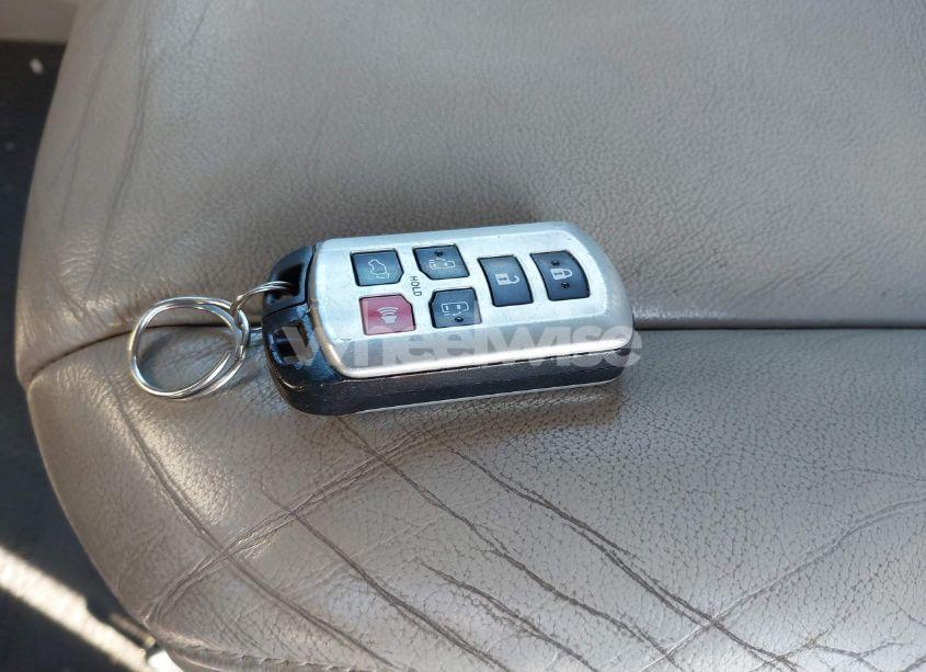 Photo 11 of 2011 Toyota Sienna XLE V6 (VIN 5TDYK3DC4BS048779)