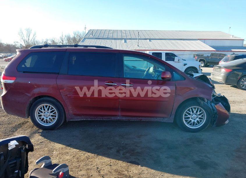 Photo 13 of 2011 Toyota Sienna XLE V6 (VIN 5TDYK3DC4BS048779)