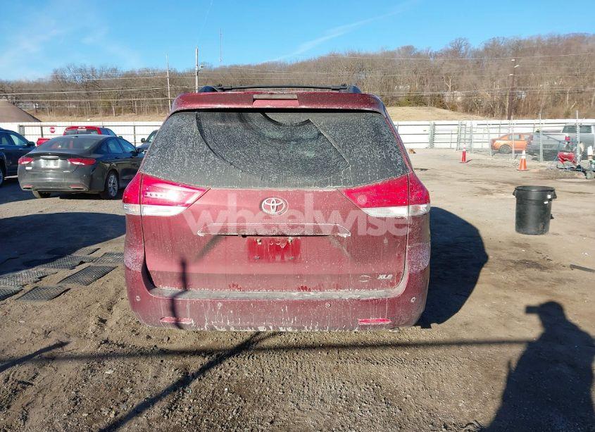 Photo 16 of 2011 Toyota Sienna XLE V6 (VIN 5TDYK3DC4BS048779)