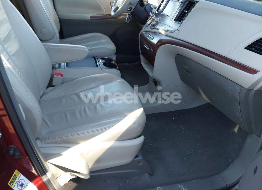 Photo 5 of 2011 Toyota Sienna XLE V6 (VIN 5TDYK3DC4BS048779)