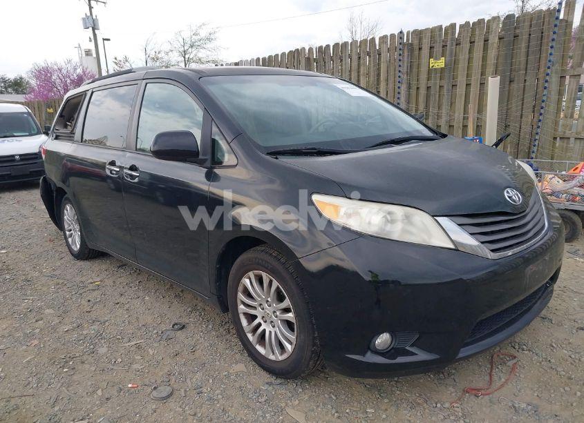 2011 Toyota Sienna XLE/LIMITED (VIN 5TDYK3DC4BS053495) main photo