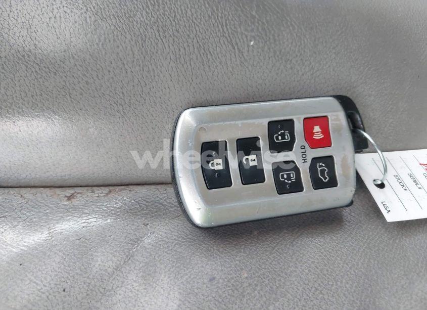 Photo 11 of 2011 Toyota Sienna XLE/LIMITED (VIN 5TDYK3DC4BS053495)