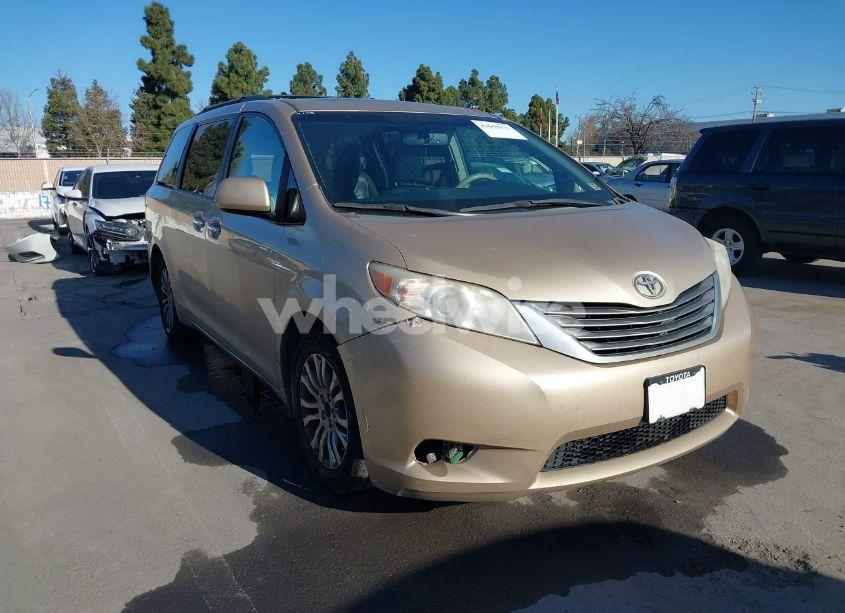 2011 Toyota Sienna XLE V6 (VIN 5TDYK3DC4BS117034) main photo