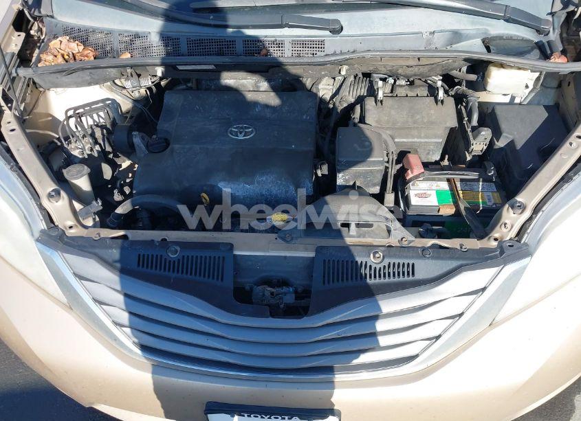 Photo 10 of 2011 Toyota Sienna XLE V6 (VIN 5TDYK3DC4BS117034)