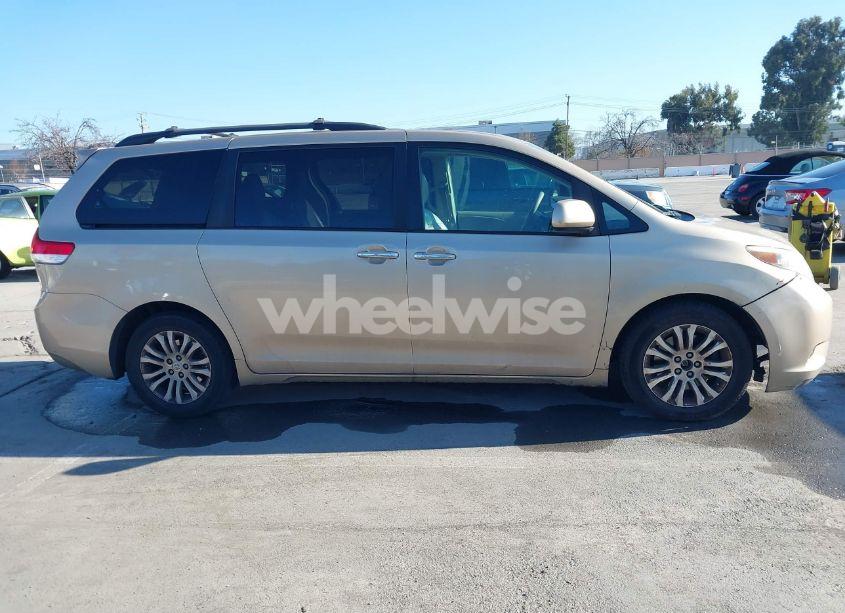 Photo 13 of 2011 Toyota Sienna XLE V6 (VIN 5TDYK3DC4BS117034)