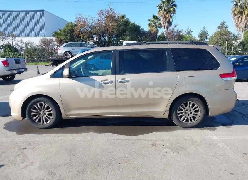 Photo 14 of 2011 Toyota Sienna XLE V6 (VIN 5TDYK3DC4BS117034)