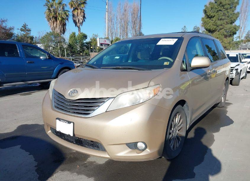 Photo 2 of 2011 Toyota Sienna XLE V6 (VIN 5TDYK3DC4BS117034)