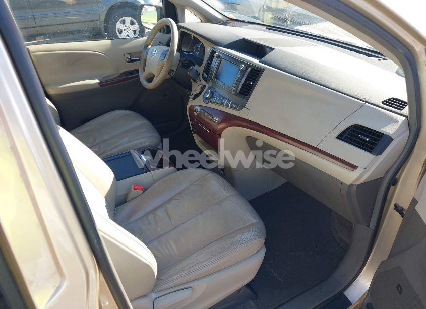 Photo 5 of 2011 Toyota Sienna XLE V6 (VIN 5TDYK3DC4BS117034)