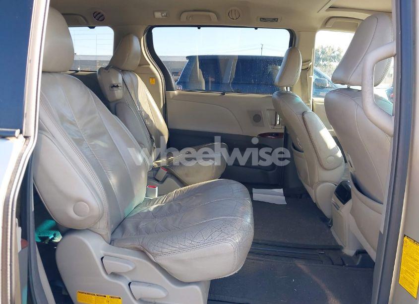 Photo 8 of 2011 Toyota Sienna XLE V6 (VIN 5TDYK3DC4BS117034)