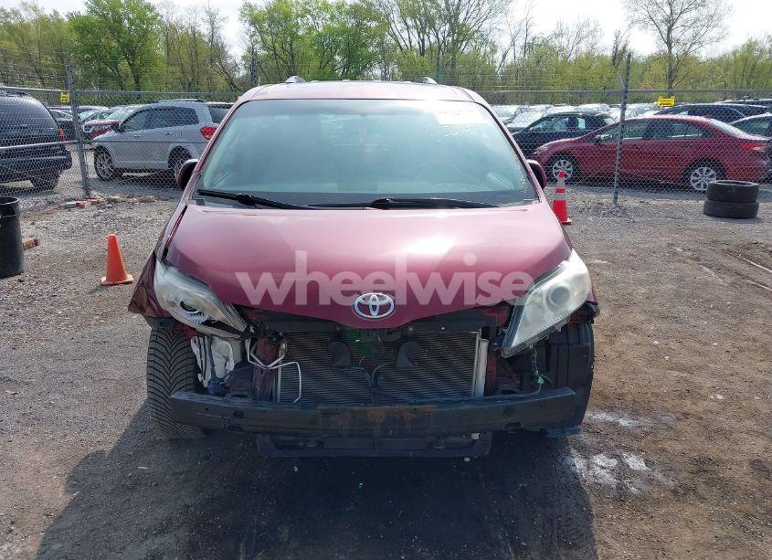 Photo 12 of 2011 Toyota Sienna XLE V6 (VIN 5TDYK3DC4BS159851)