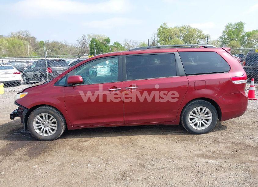 Photo 14 of 2011 Toyota Sienna XLE V6 (VIN 5TDYK3DC4BS159851)