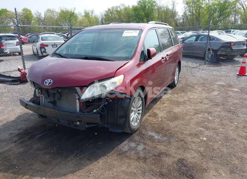 Photo 2 of 2011 Toyota Sienna XLE V6 (VIN 5TDYK3DC4BS159851)