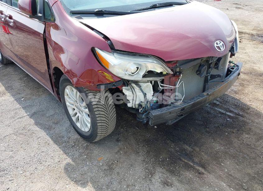 Photo 6 of 2011 Toyota Sienna XLE V6 (VIN 5TDYK3DC4BS159851)