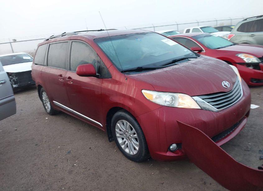 2013 Toyota Sienna XLE V6 8 PASSENGER (VIN 5TDYK3DC4DS293391) main photo