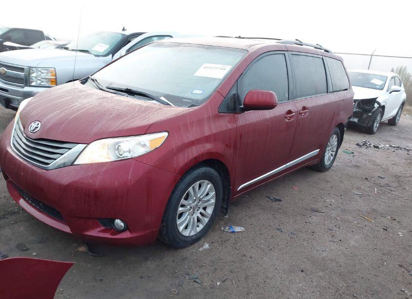 Photo 2 of 2013 Toyota Sienna XLE V6 8 PASSENGER (VIN 5TDYK3DC4DS293391)