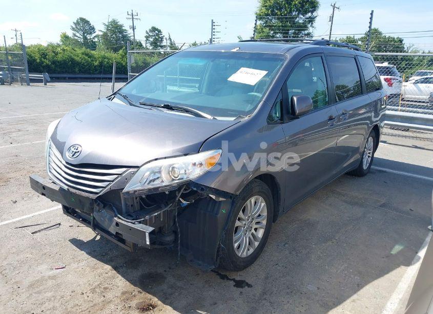 Photo 2 of 2013 Toyota Sienna XLE V6 8 PASSENGER (VIN 5TDYK3DC4DS335199)