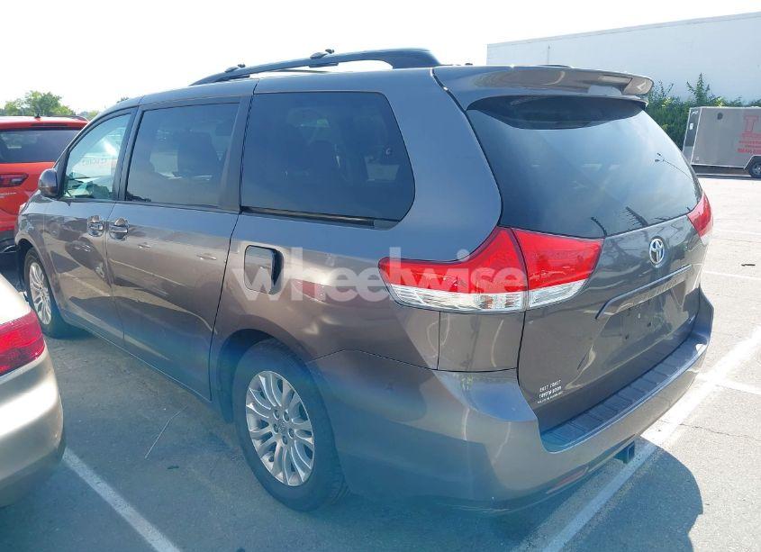 Photo 3 of 2013 Toyota Sienna XLE V6 8 PASSENGER (VIN 5TDYK3DC4DS335199)