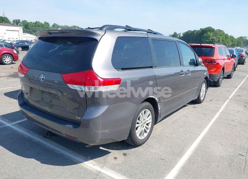 Photo 4 of 2013 Toyota Sienna XLE V6 8 PASSENGER (VIN 5TDYK3DC4DS335199)
