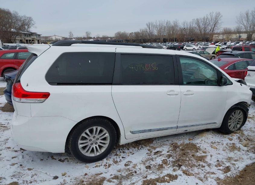 Photo 12 of 2013 Toyota Sienna XLE V6 8 PASSENGER (VIN 5TDYK3DC4DS335882)