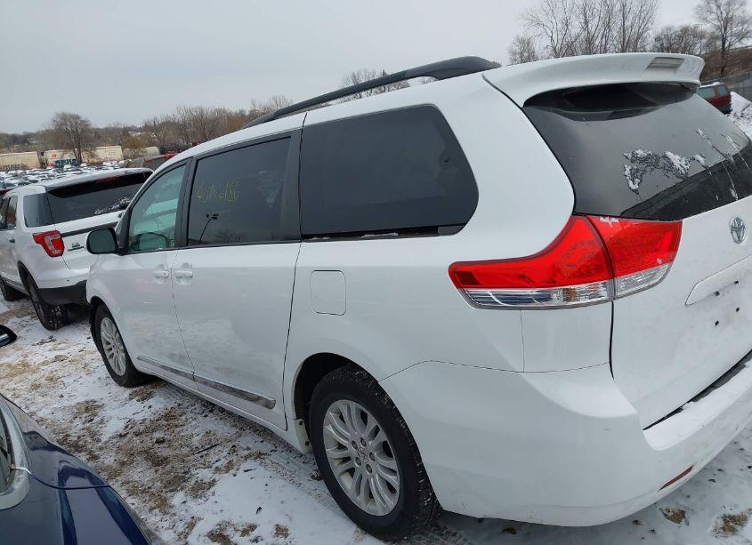 Photo 13 of 2013 Toyota Sienna XLE V6 8 PASSENGER (VIN 5TDYK3DC4DS335882)