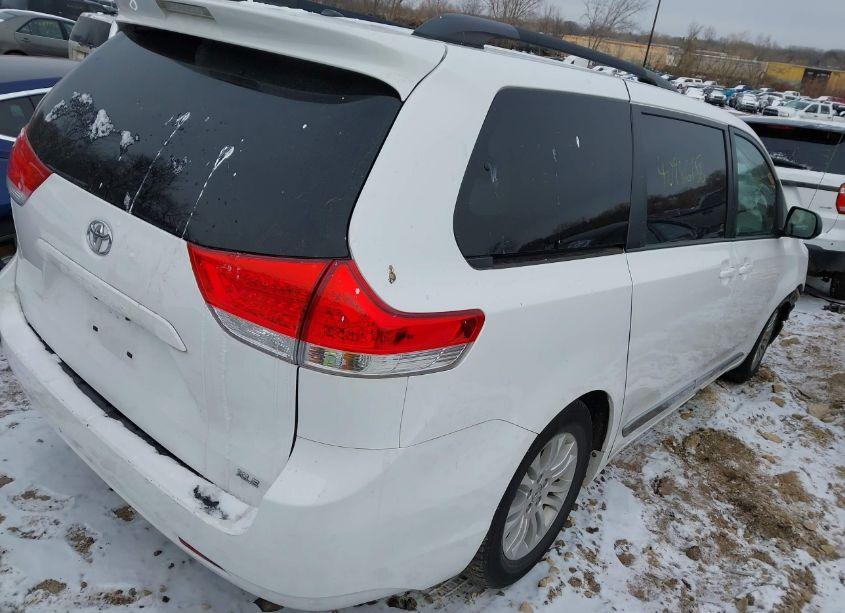 Photo 4 of 2013 Toyota Sienna XLE V6 8 PASSENGER (VIN 5TDYK3DC4DS335882)