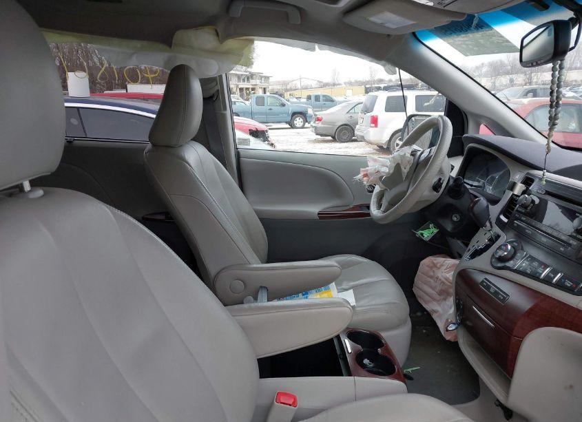 Photo 5 of 2013 Toyota Sienna XLE V6 8 PASSENGER (VIN 5TDYK3DC4DS335882)