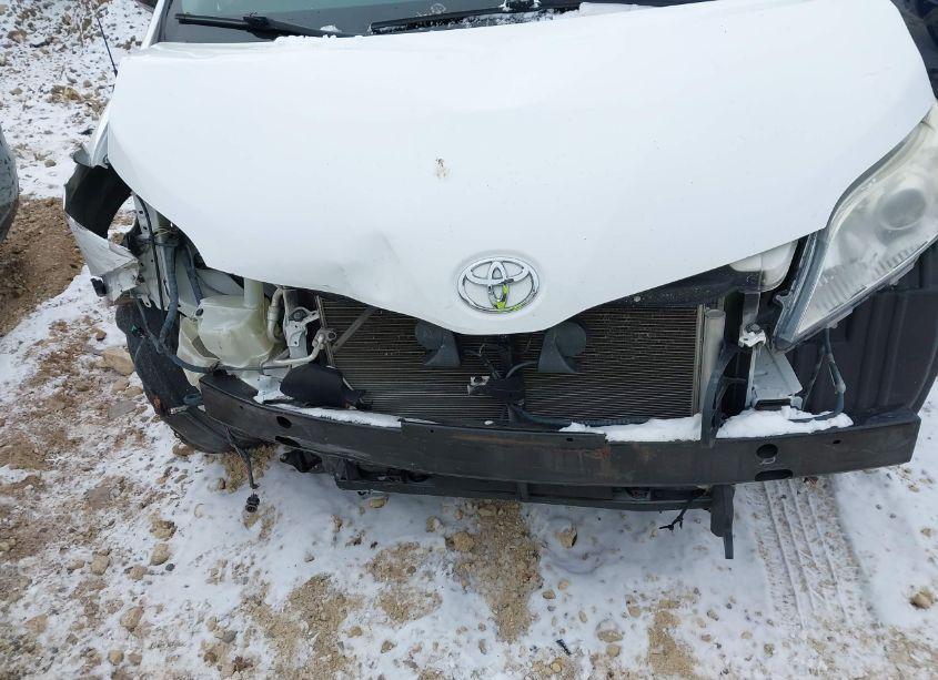 Photo 6 of 2013 Toyota Sienna XLE V6 8 PASSENGER (VIN 5TDYK3DC4DS335882)