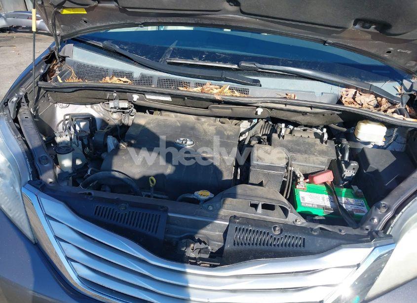 Photo 10 of 2013 Toyota Sienna XLE/LIMITED (VIN 5TDYK3DC4DS338782)