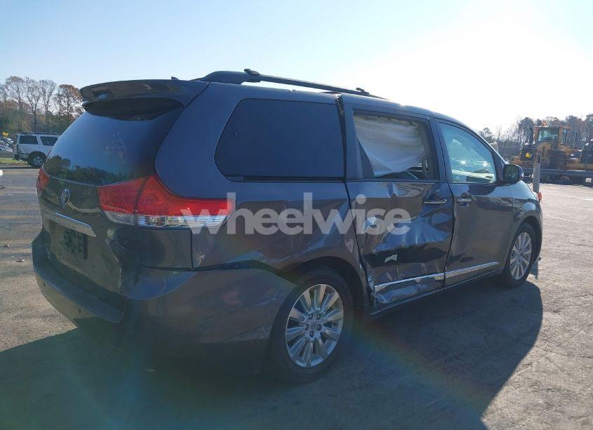 Photo 4 of 2013 Toyota Sienna XLE/LIMITED (VIN 5TDYK3DC4DS338782)