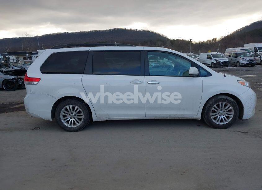 Photo 14 of 2013 Toyota Sienna XLE/LIMITED (VIN 5TDYK3DC4DS395385)