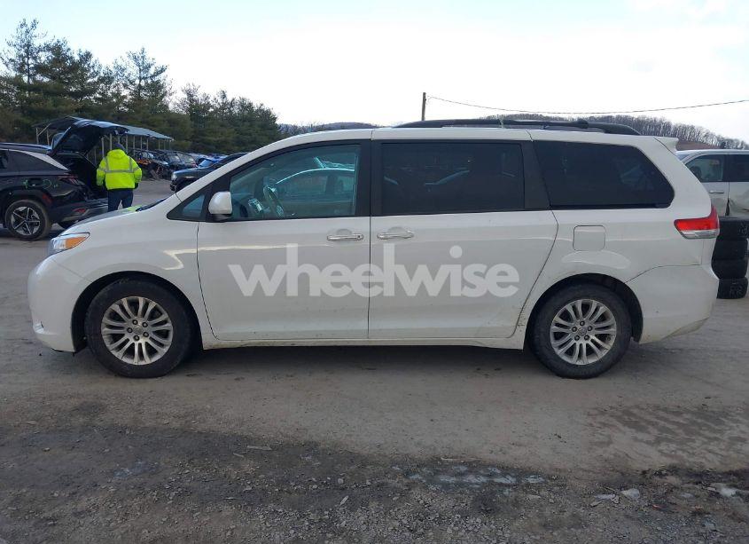 Photo 15 of 2013 Toyota Sienna XLE/LIMITED (VIN 5TDYK3DC4DS395385)