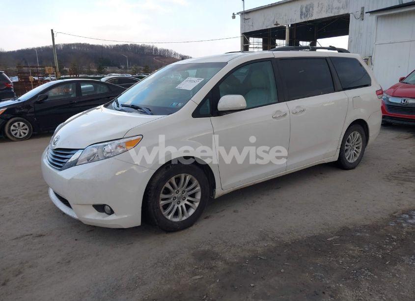 Photo 2 of 2013 Toyota Sienna XLE/LIMITED (VIN 5TDYK3DC4DS395385)