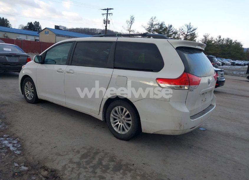 Photo 3 of 2013 Toyota Sienna XLE/LIMITED (VIN 5TDYK3DC4DS395385)