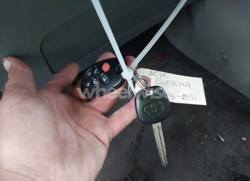 Photo 11 of 2013 Toyota Sienna LIMITED V6 7 PASSENGER/XLE V6 7 PASSENGER AUTO ACCESS SEAT/XLE V6 8 PASSENGER (VIN 5TDYK3DC4DS400424)