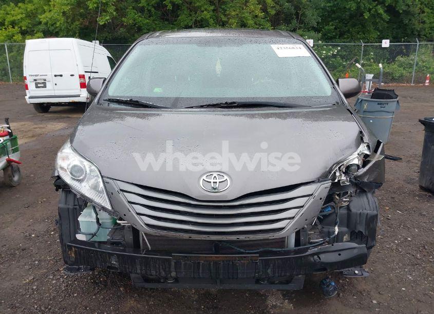 Photo 12 of 2013 Toyota Sienna LIMITED V6 7 PASSENGER/XLE V6 7 PASSENGER AUTO ACCESS SEAT/XLE V6 8 PASSENGER (VIN 5TDYK3DC4DS400424)