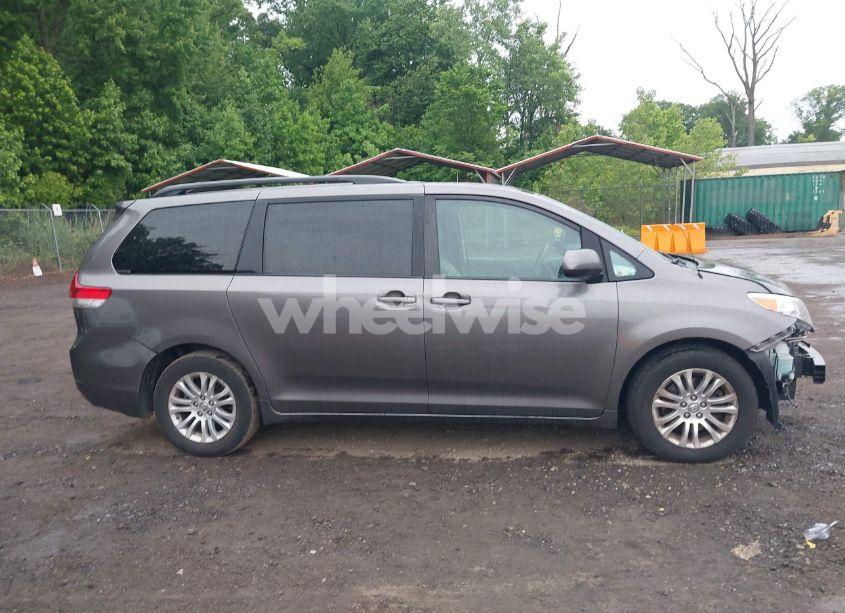 Photo 13 of 2013 Toyota Sienna LIMITED V6 7 PASSENGER/XLE V6 7 PASSENGER AUTO ACCESS SEAT/XLE V6 8 PASSENGER (VIN 5TDYK3DC4DS400424)