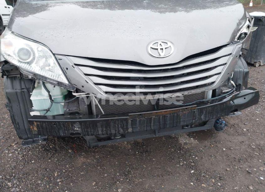 Photo 17 of 2013 Toyota Sienna LIMITED V6 7 PASSENGER/XLE V6 7 PASSENGER AUTO ACCESS SEAT/XLE V6 8 PASSENGER (VIN 5TDYK3DC4DS400424)